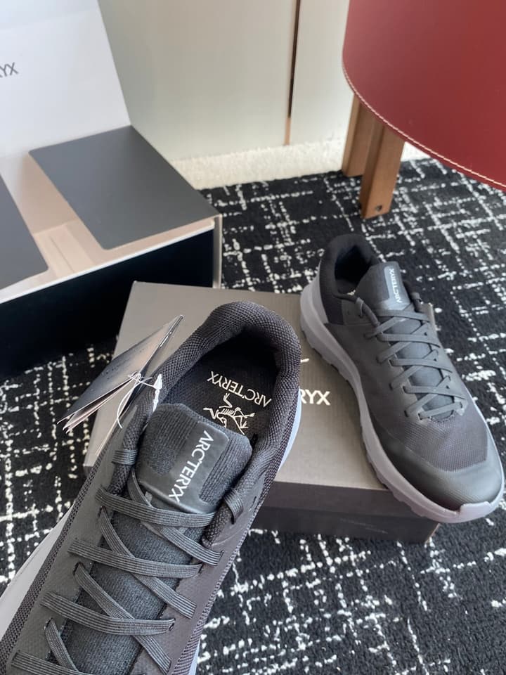 Arc'teryx Norvan VT Trail Running Shoes in Black With White Sole