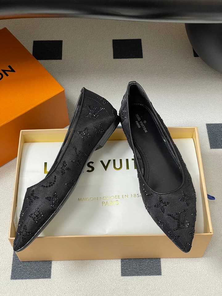Louis Vuitton Mesh Crystal Pointed-Toe Flats – 25SS Summer Collection in Black Patterned