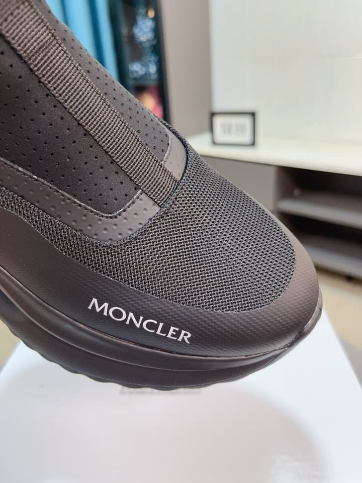 Moncler Calfskin Lace-Up Casual Sneakers in Black & White