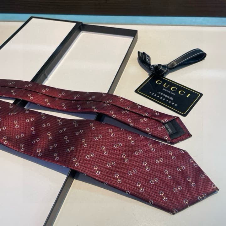 Gucci Men's Jacquard Silk Tie in Black Gg Pattern
