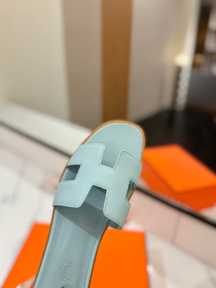 Hermès Classic H Palm Grain Leather Sandals in Black