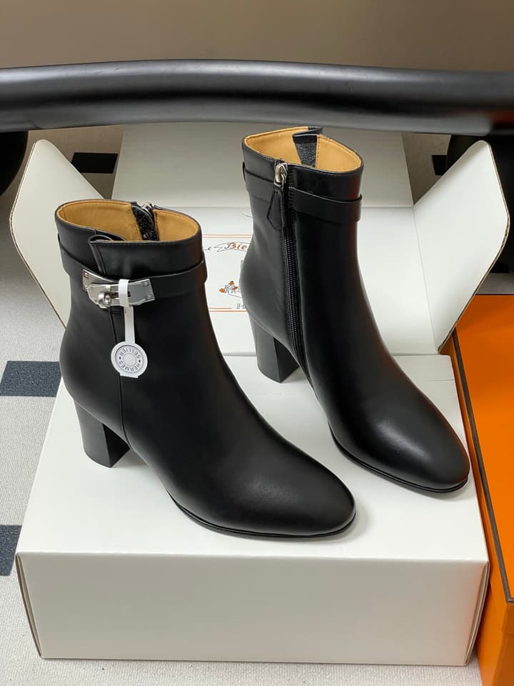 Hermès Saint Germain Kelly Buckle Ankle Boots – 25FW in Black