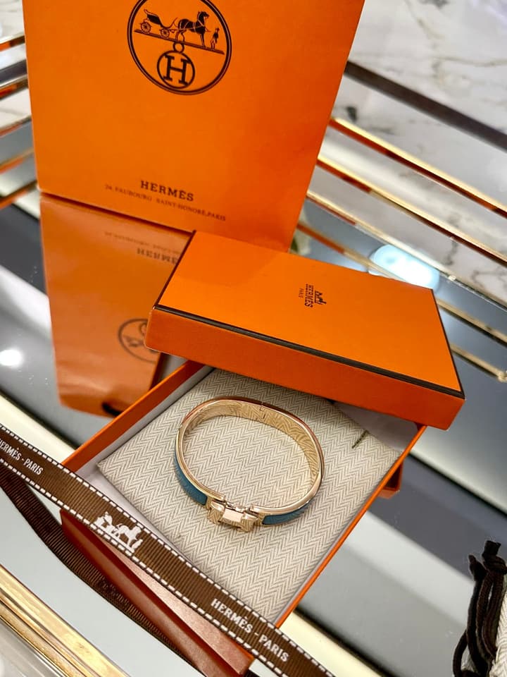 Hermès H-Letter Oval Enamel Bracelet in Gold H Logo Creamy Beige Band