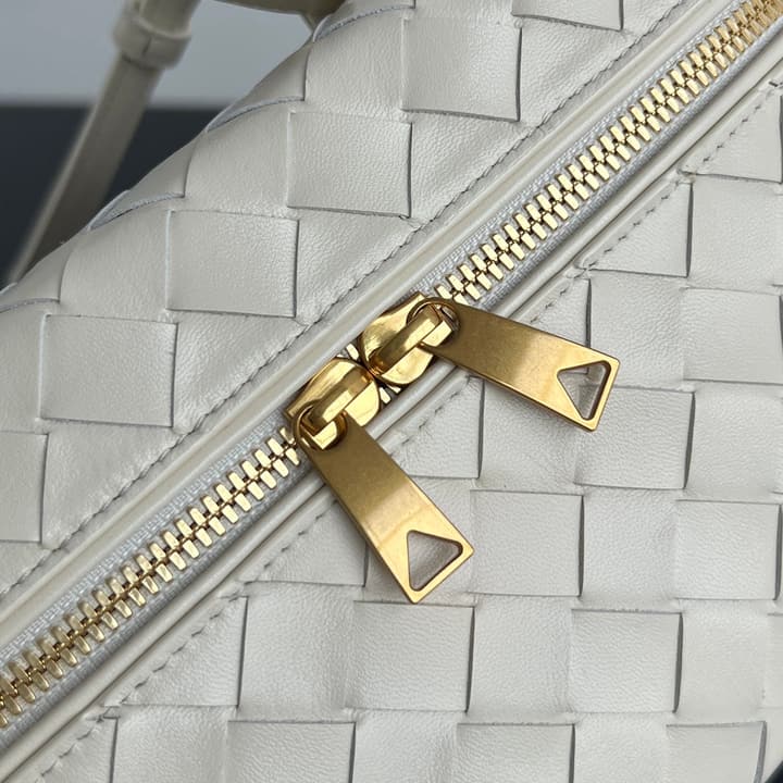 Bottega Veneta Intrecciato Vanity Case in Cream
