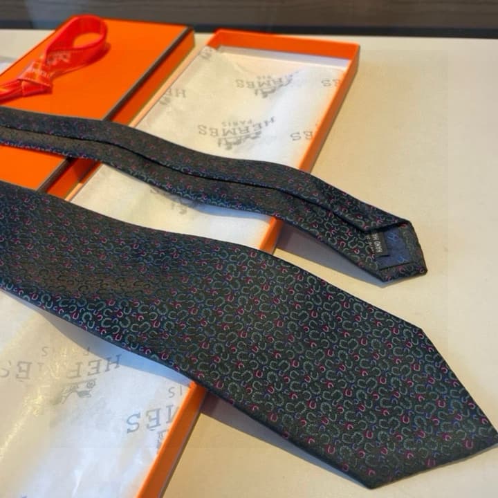 Hermès Men's New Tie Series in Burgundy