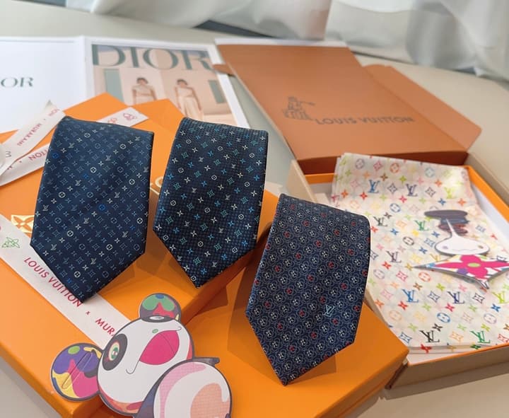 Louis Vuitton Monogram Jacquard Silk Tie in Navy with Blue Monogram