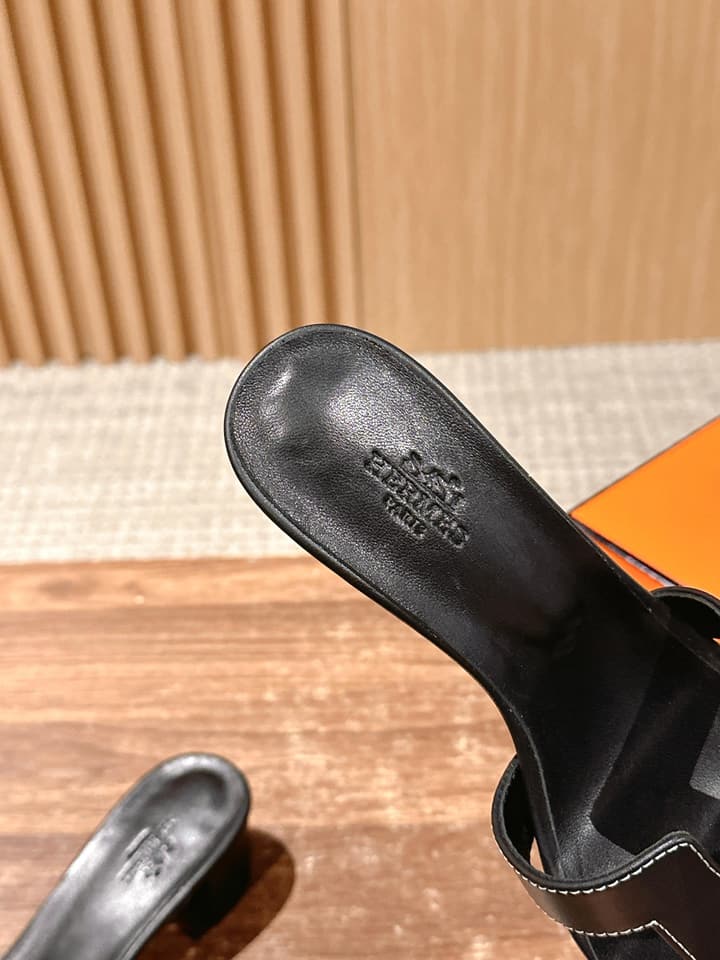 Hermès Classic H-Logo Chunky Heel Sandals in Black Leather
