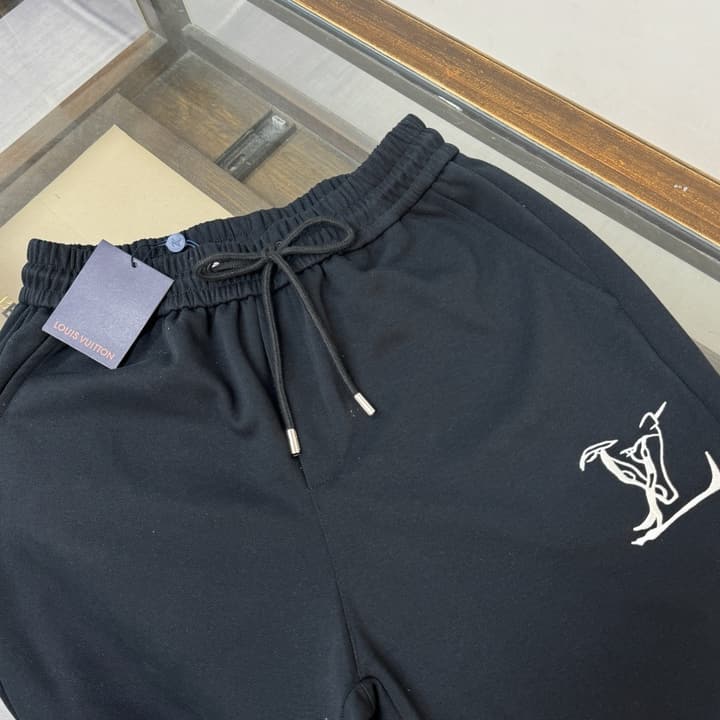 Louis Vuitton Casual Shorts – 2026 Collection in Apricot With Script Logo