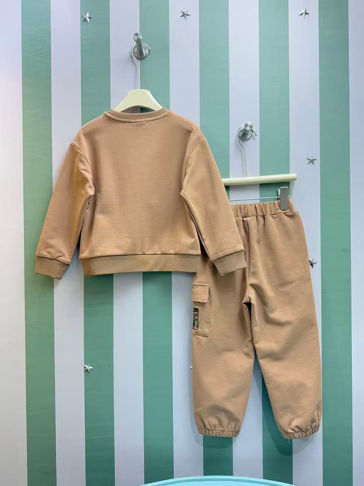 Fendi Kids Logo Print Sweatshirt Tracksuit Set – Early Autumn/Winter 2025SS – Kids Collection in Camel Brown Set