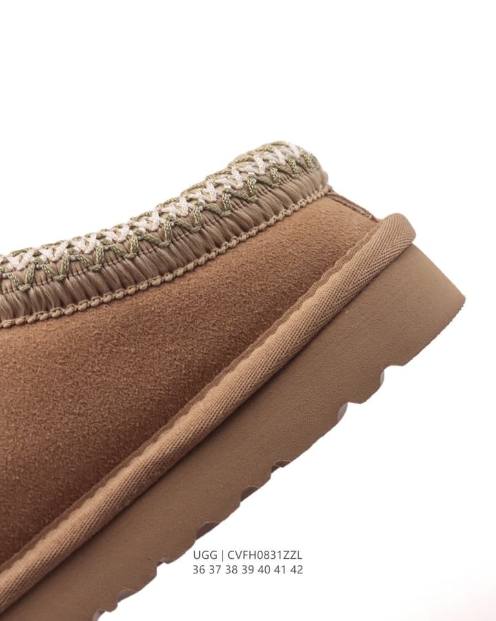 UGG Sheepskin Slippers Snow Boots in Chestnut With Ribbed Collar