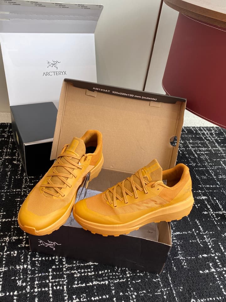 Arc'teryx Norvan VT Trail Running Shoes in Black With White Sole