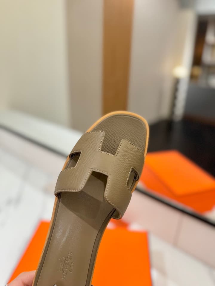 Hermès Classic H Palm Grain Leather Sandals in Black