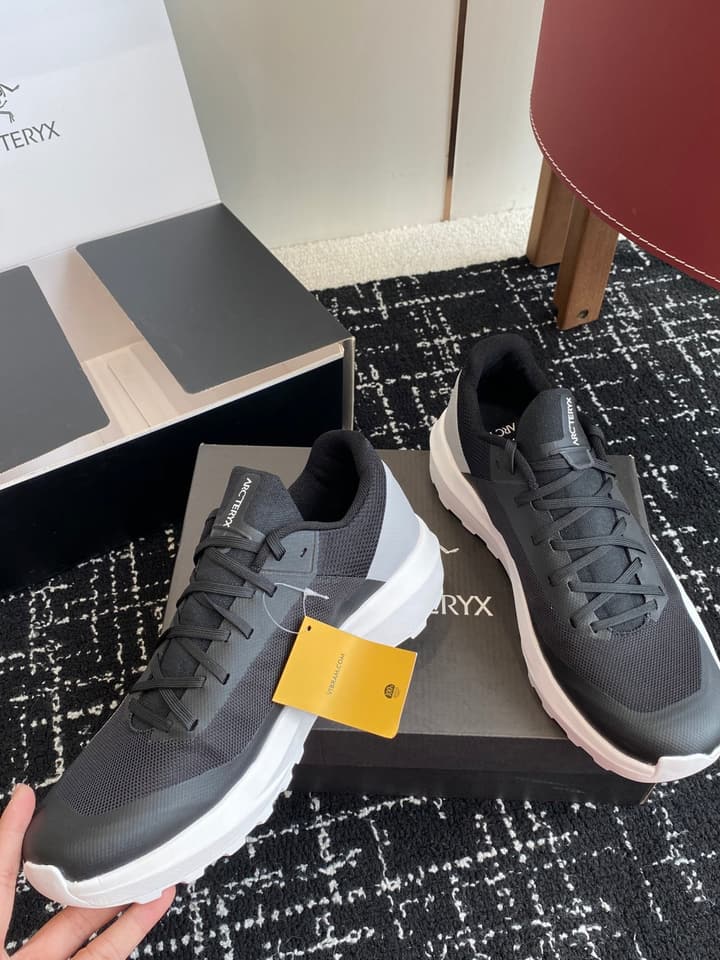 Arc'teryx Norvan VT Trail Running Shoes in Black With White Sole