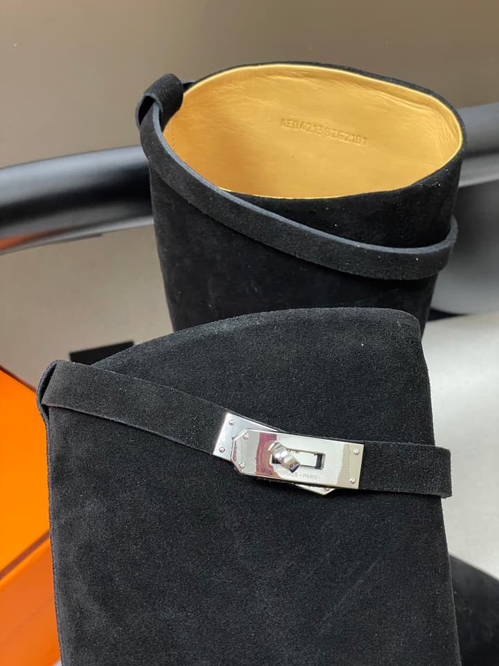 Hermès Jumping Kelly Buckle Knee-High Boots in Black Leather