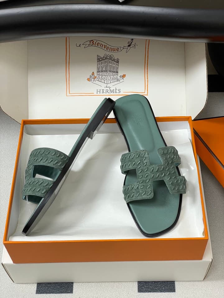 Hermès Oran Woven Suede Sandals – 2025 Collection in Black Leather
