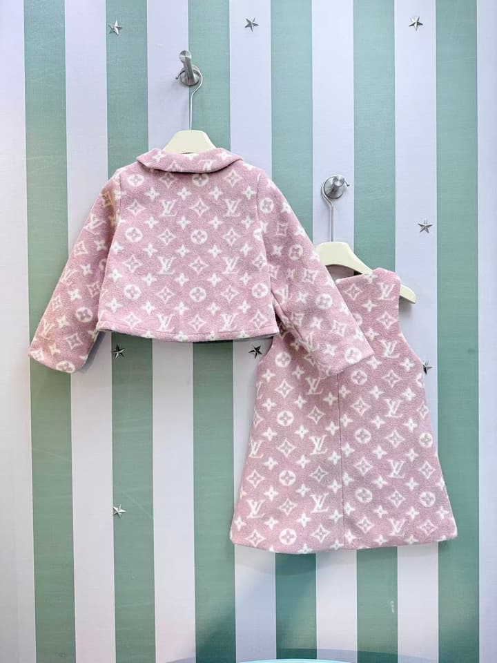 Louis Vuitton Girls Tweed Jacket and Dress Set – Kids Collection – 2025AW in Dusty Pink Monogram Set