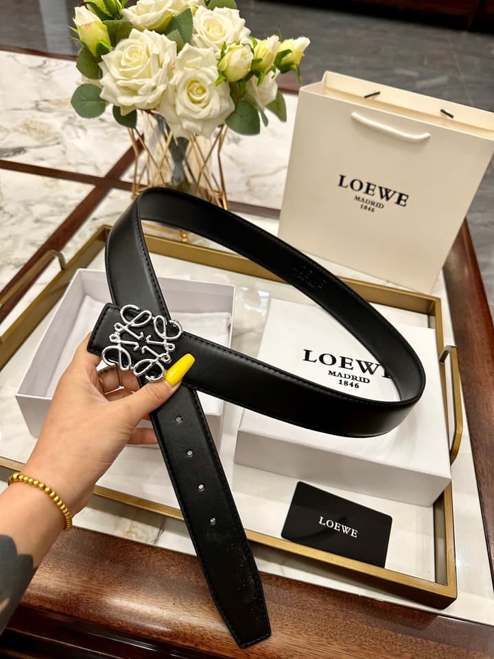 Loewe Classic Leather Belt – 4.0cm in Black With Gold Flat Buckle