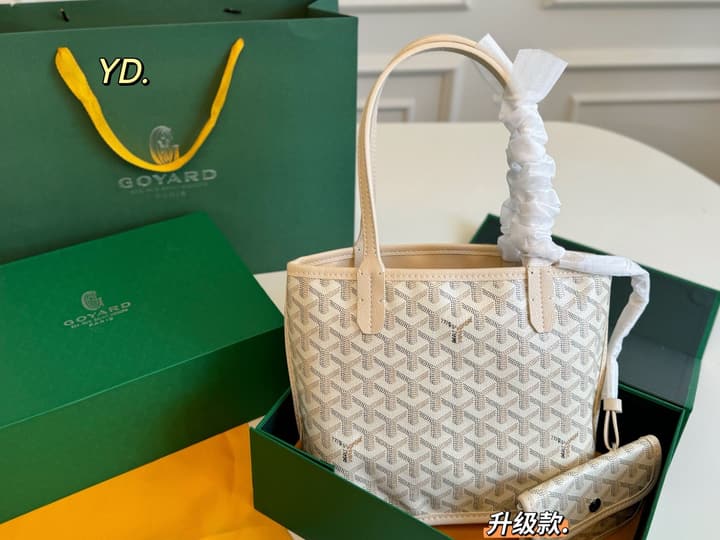 Goyard Reversible Tote Bag with Pouch in Black