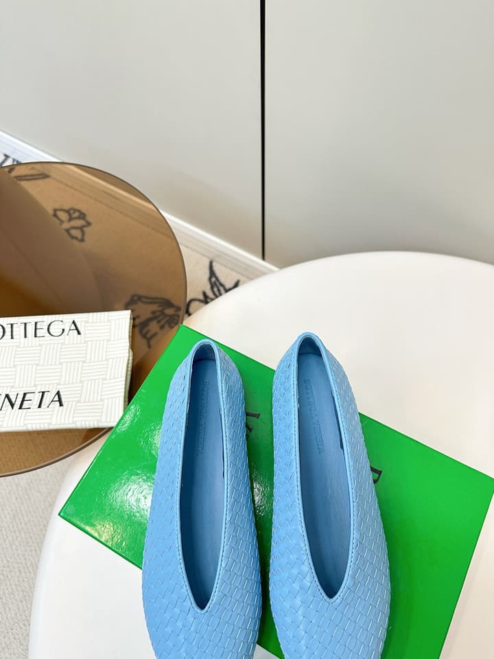 Bottega Veneta 2025 Woven Flat Shoes in Dark Brown