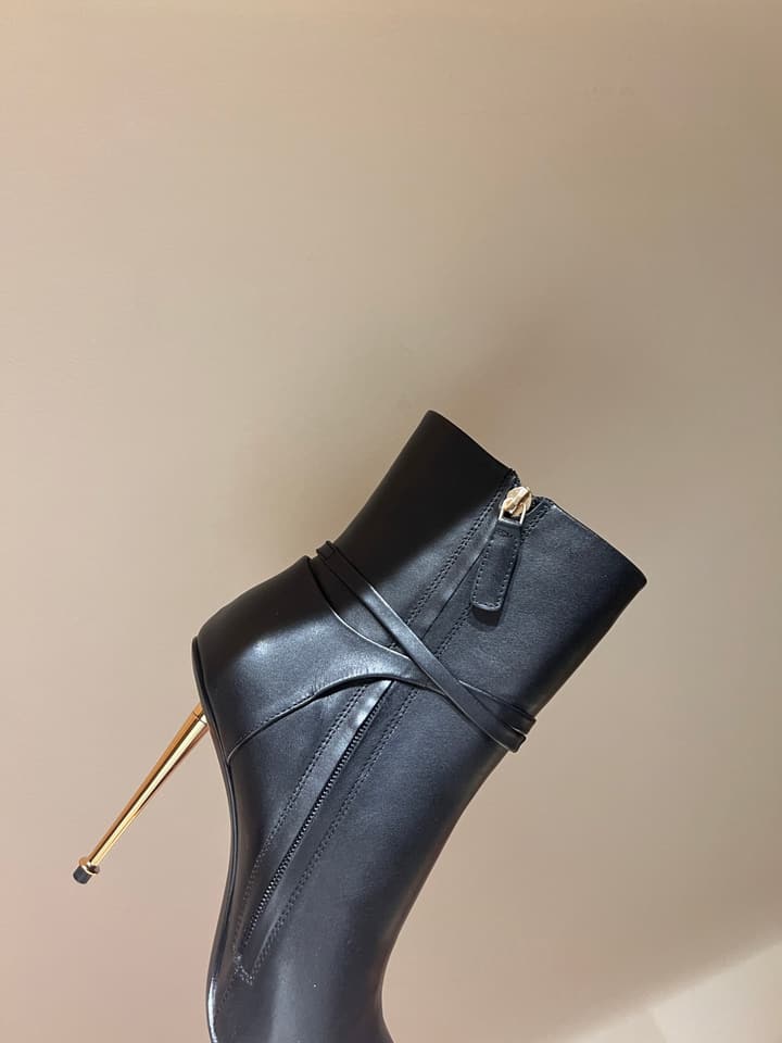 Tom Ford Luxury Metal Heel Ankle Boots in Black Leather