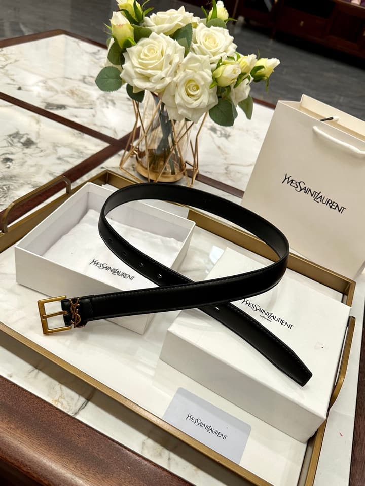 Saint Laurent Classic Leather Belt – 2.5cm in Black Leather With Gold Buckle