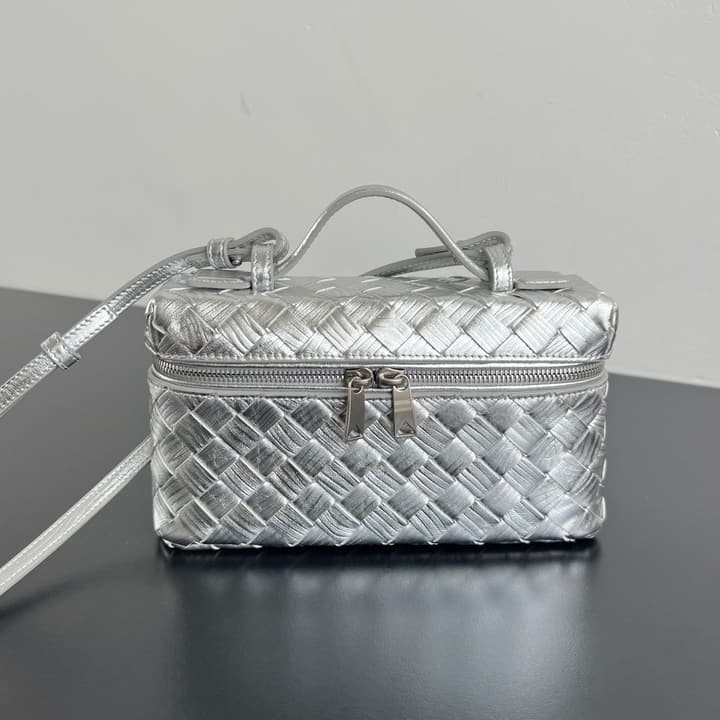 Bottega Veneta Vanity Case Shoulder Bag – Christmas Limited Edition in Metallic Gold