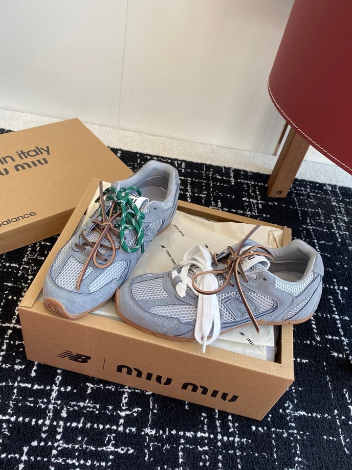 Miu Miu x New Balance 530 Sneakers – 25SS in Light Silver With Mixed Laces