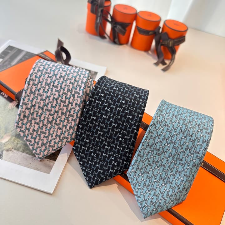 Hermès Men's Printed Silk Tie Series in Light Aqua Patterned