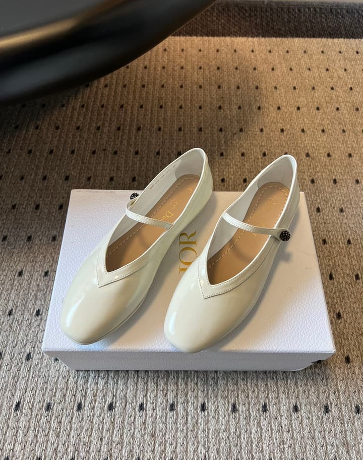 Dior Flat Mary Jane Shoes – 25SS in Black Patent Leather