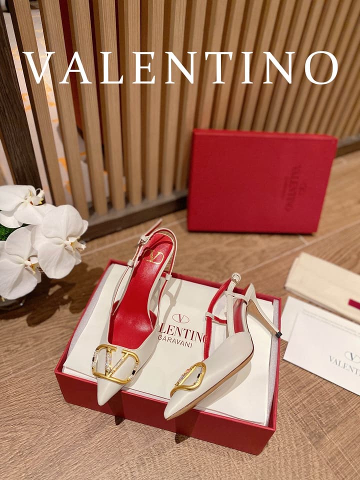 Valentino VLogo Signature Leather Pumps – 2022 Collection in Glossy Black With Red Lining