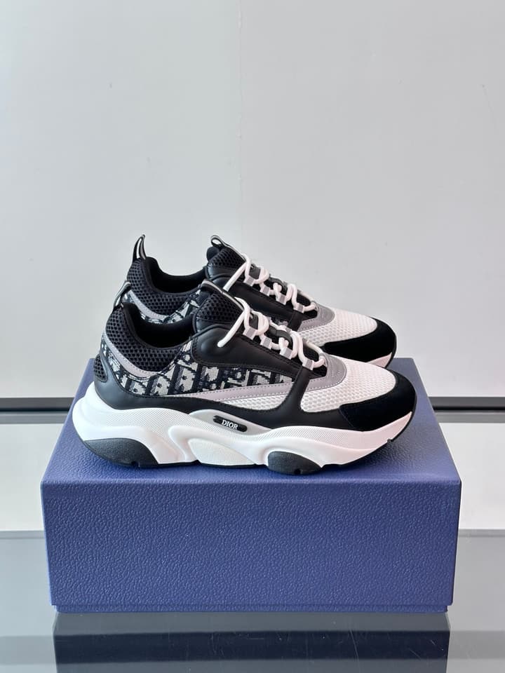 Dior B22 Retro Jogging Sneakers in Black And White Oblique