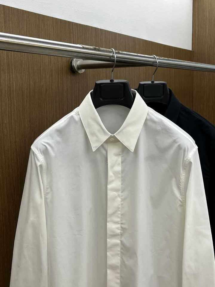 Dior Minimalist Long-Sleeve Cotton Shirt – Spring/Summer Collection
