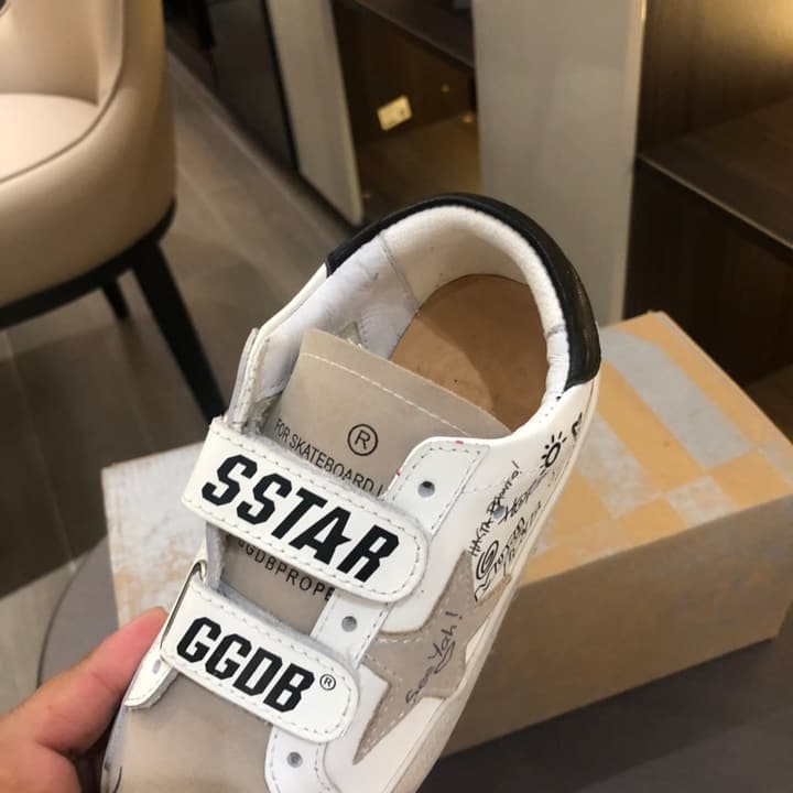Golden Goose Kids Distressed Sneakers – Kids Collection in White With Black Heel And Grey Star