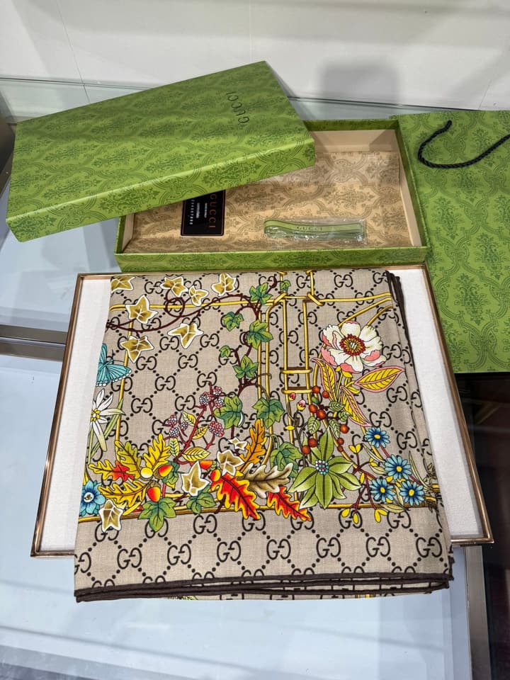 Gucci Double-Sided Floral Cashmere Scarf