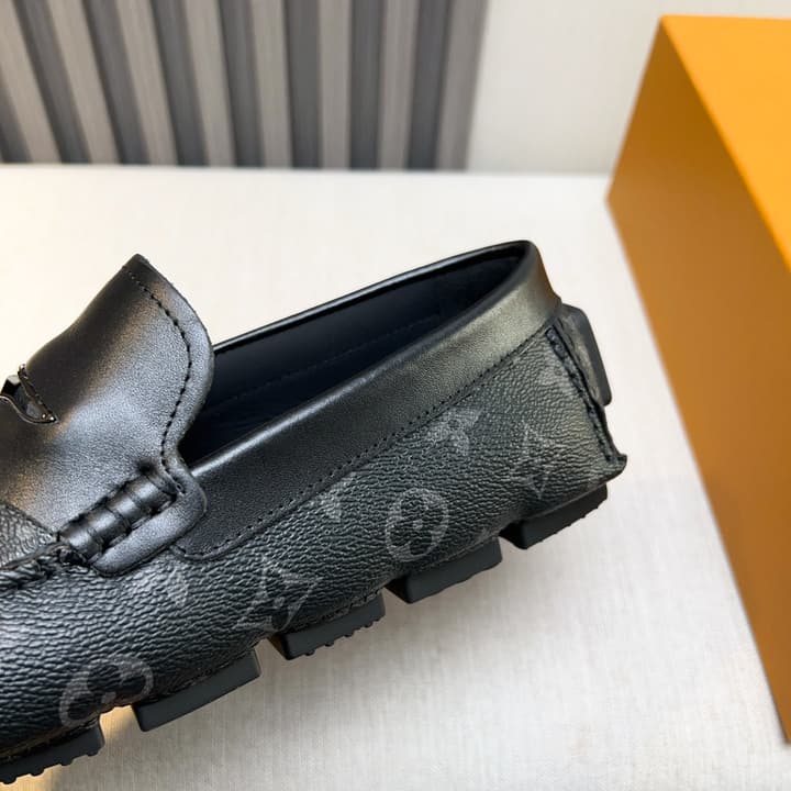 Louis Vuitton Pebbled Leather Driving Shoes in Black Textured Leather