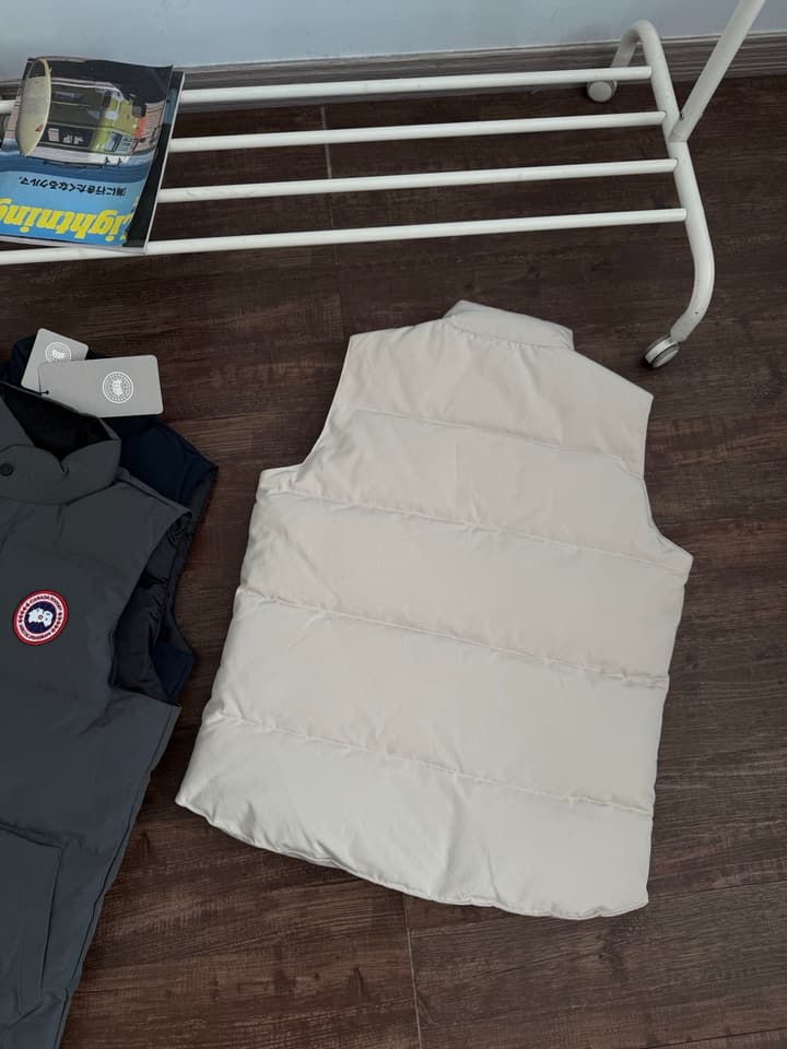 Canada Goose Unisex Down Puffer Vest in Black