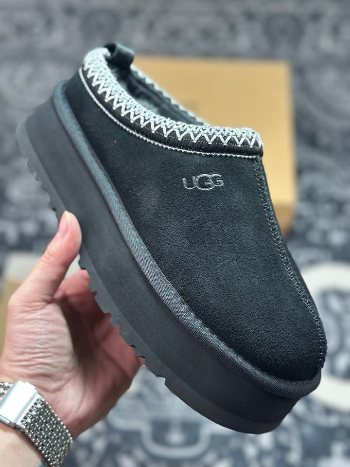 UGG Tazz Platform Snow Boots in Classic Black