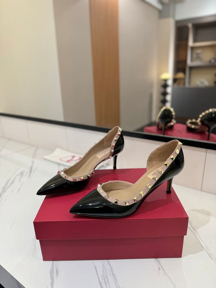 Valentino Rivet Classic Pumps in Black Patent