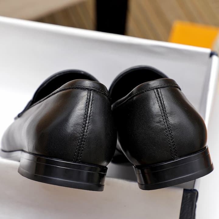 Tod's Classic Men's Driving Shoes in Polished Black