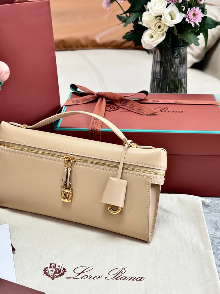 Loro Piana Extra Clutch L29 Handbag in Pale Beige