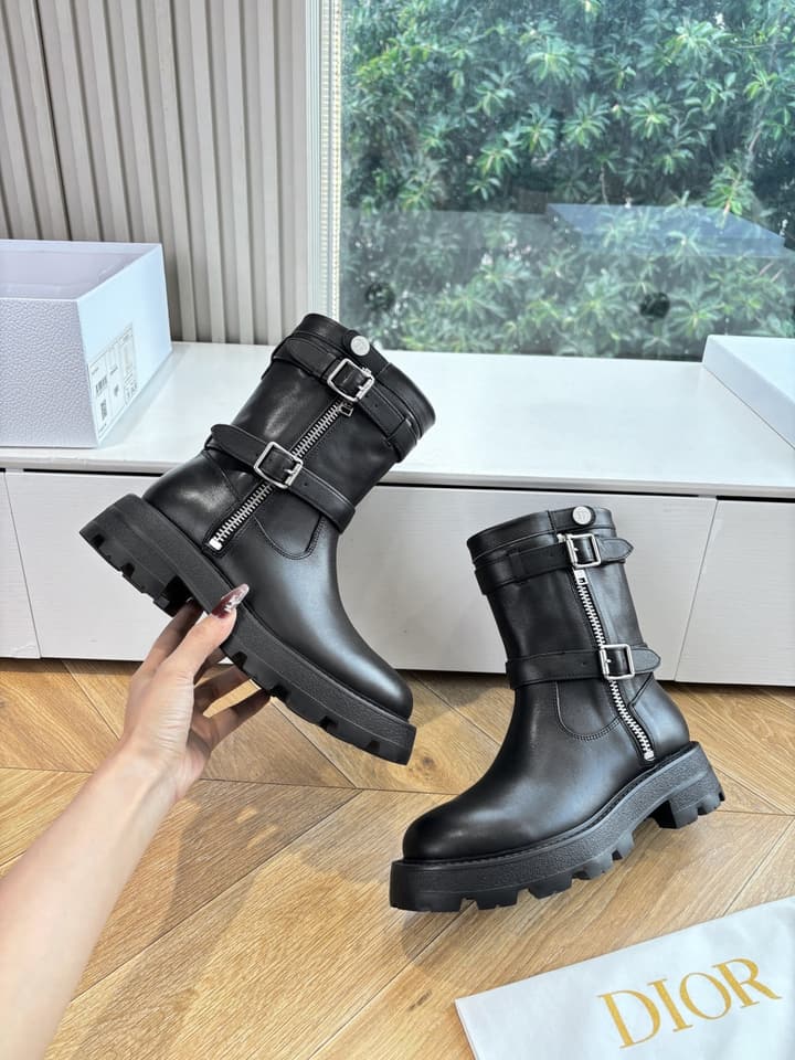 Dior D-Major Embroidered Graffiti Knee-High Boots – 2025 Autumn/Winter Collection