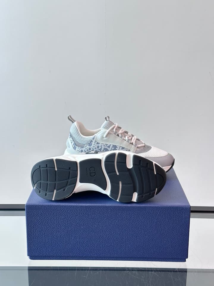 Dior B22 Retro Jogging Sneakers in Black And White Oblique