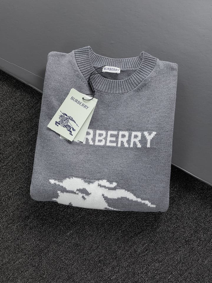 Burberry Equestrian Knight Jacquard Sweater – 25SS in Grey With White Logo