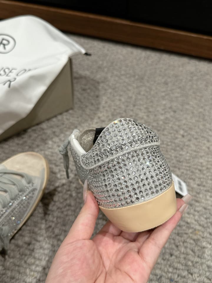 Golden Goose Classic Distressed Sneakers – 2024 Spring/Summer Collection