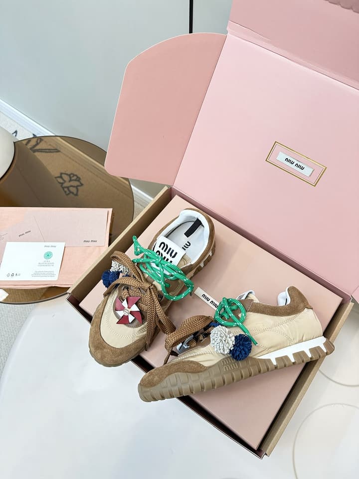 Miu Miu German Training Casual Shoes – 25SS Spring/Summer Runway Collection in Caramel Tan & Emerald Green Ribbons