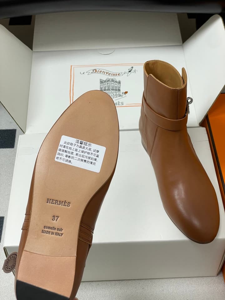 Hermès Neo Kelly Buckle Ankle Boots – 25FW in Black Leather