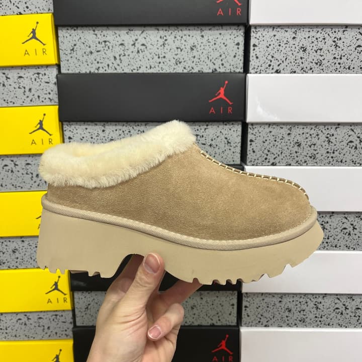 UGG Platform Low-Cut Snow Boots in Black Suede Slip-on