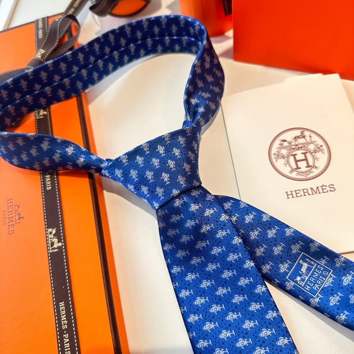 Hermès Animal Series Men's Silk Tie in Blue With Pink Pattern