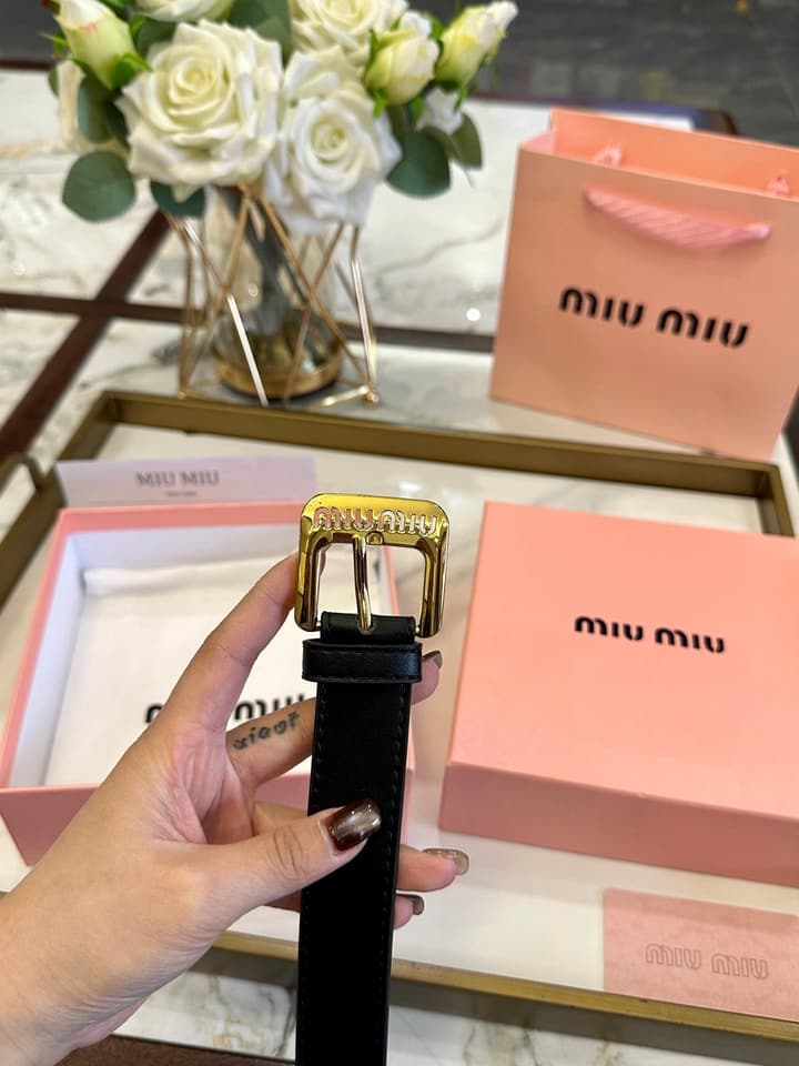 Miu Miu Classic Leather Belt – 3.0cm in Black With Gold Buckle