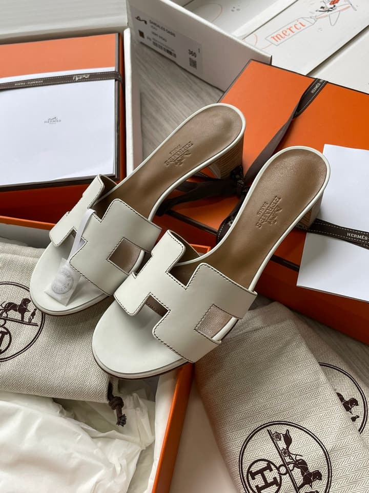 Hermès Classic H Slippers in Cream Leather